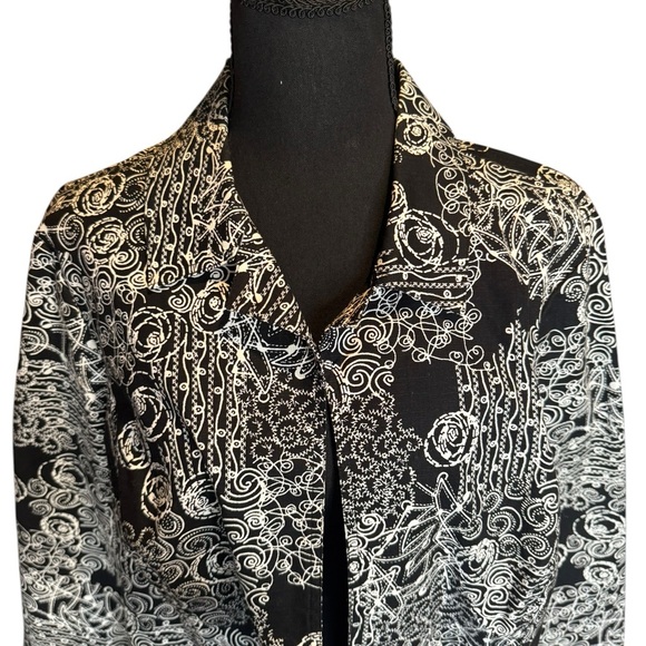 CJ Banks Women’s Black & White Floral Abstract Jacket Size 1X Artsy Travel A418 - Picture 6 of 9
